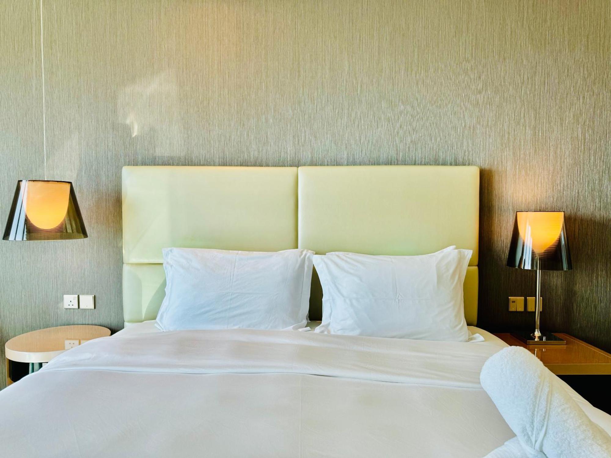 Apartment Luxe 3br , Paramount By Damac, Excellent Pool *